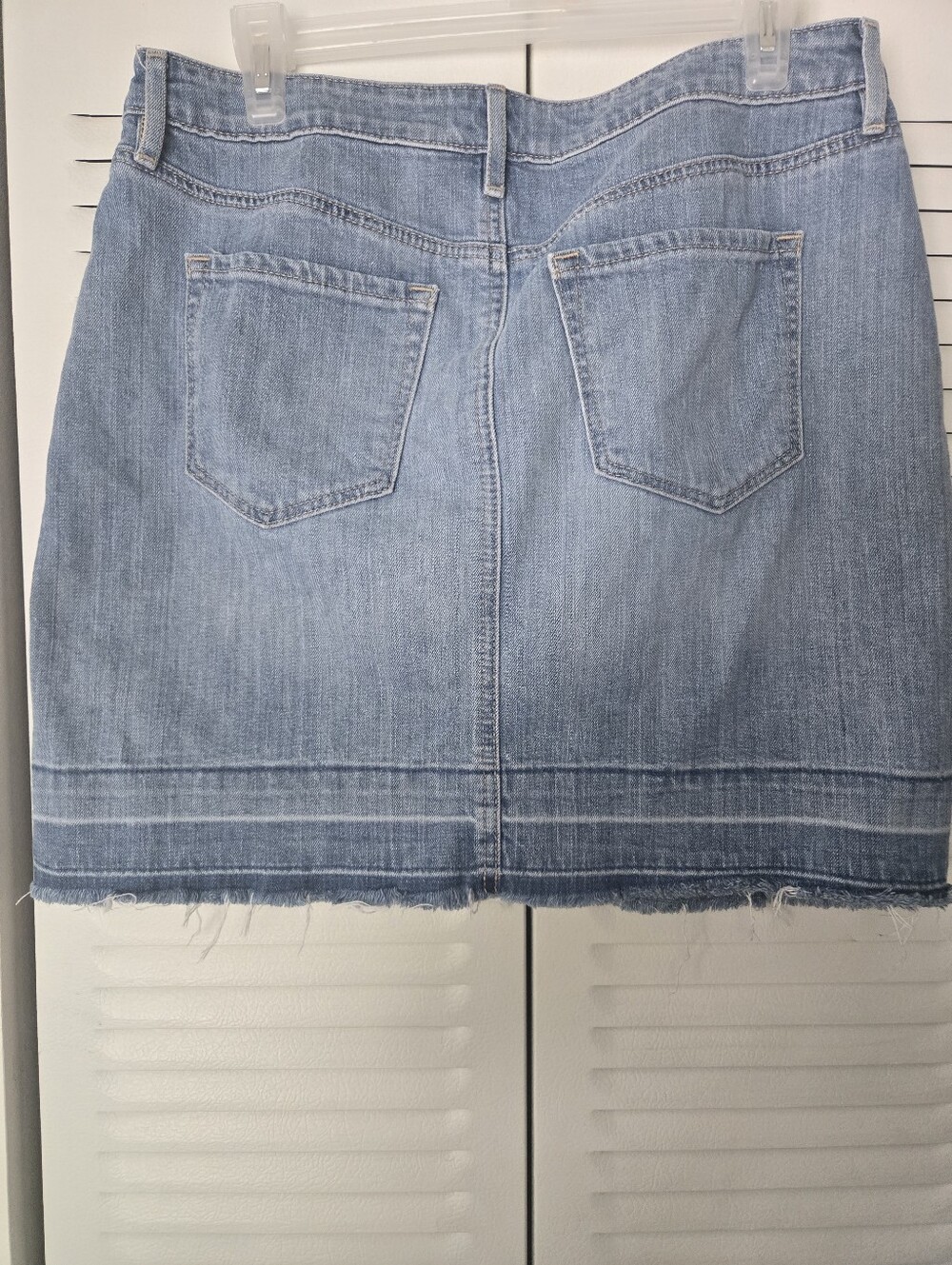 Loft Frayed Hem Denim Skirt Size 8 - Picture 2 of 4